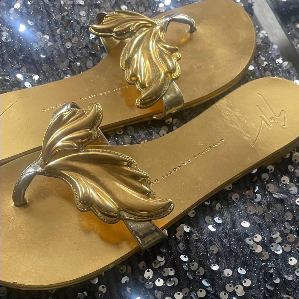 Giuseppe Zanotti Cruel gold sandal with toe and heel taps - Picture 4 of 5